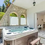 Doliva Anthi Private Jacuzzi