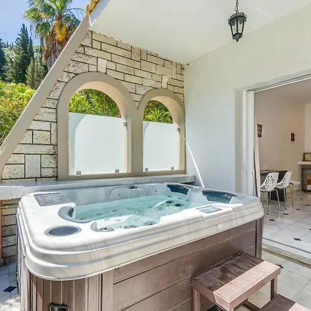 Doliva Anthi Private Jacuzzi